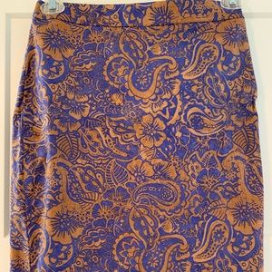 Patterned pencil skirt